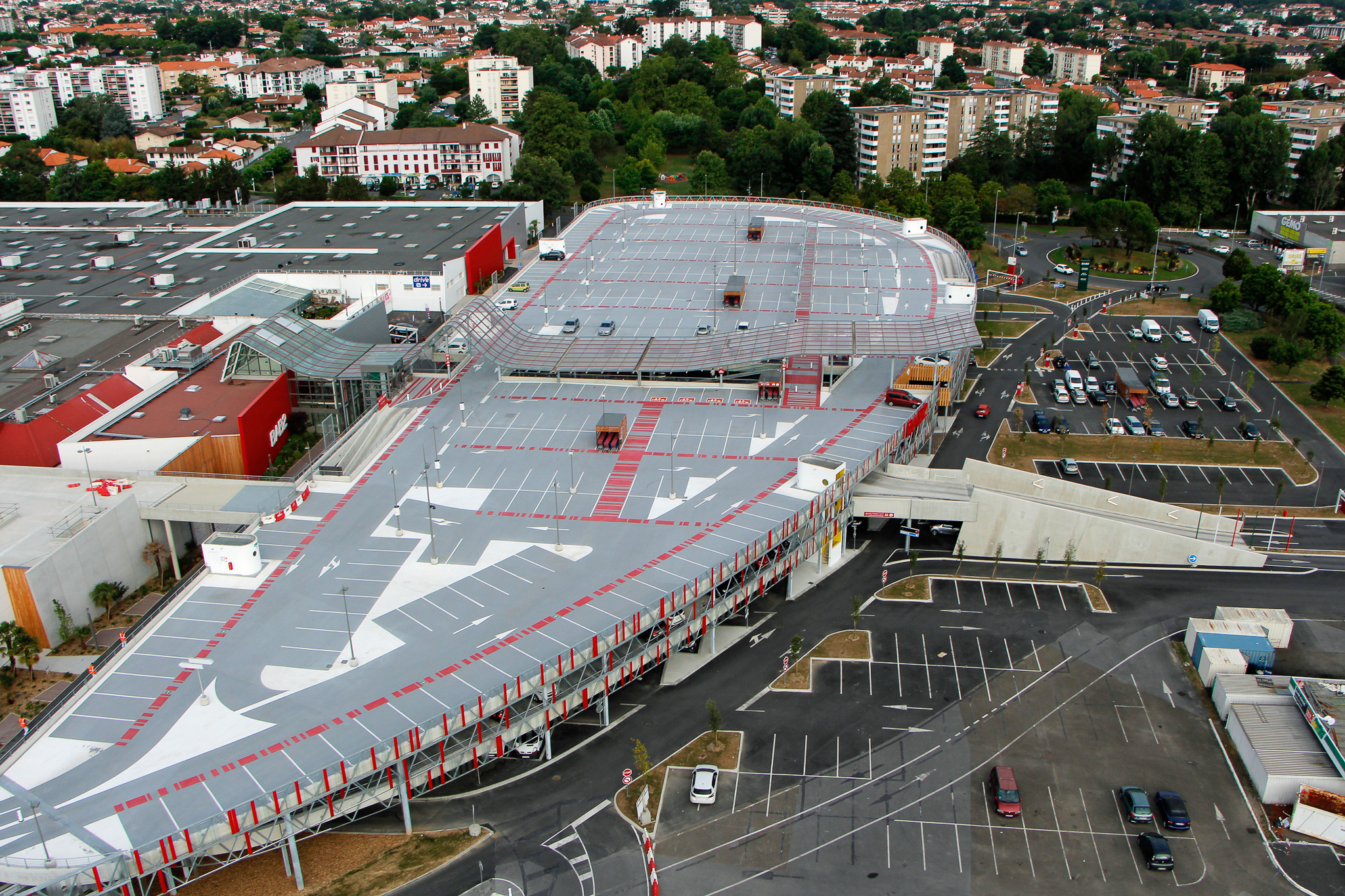 vue drone GPK parking CARREFOUR ANGLET BAB2