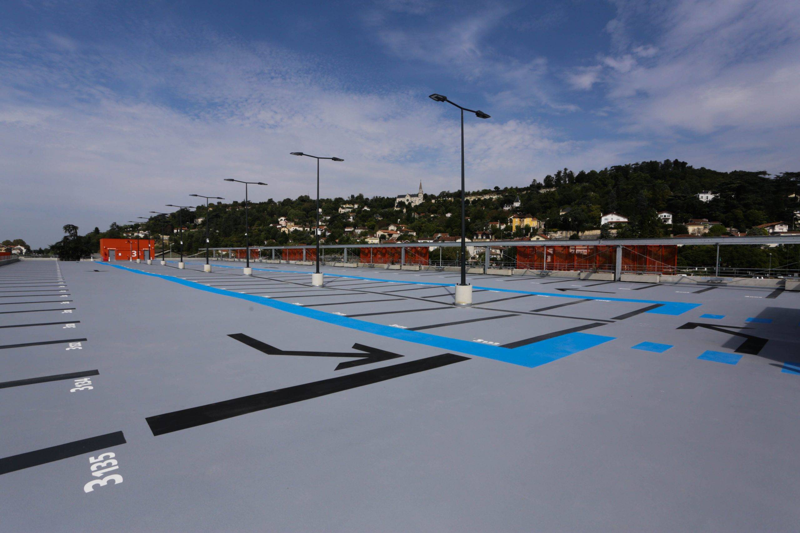 Niveau parking silo gare sncf agen