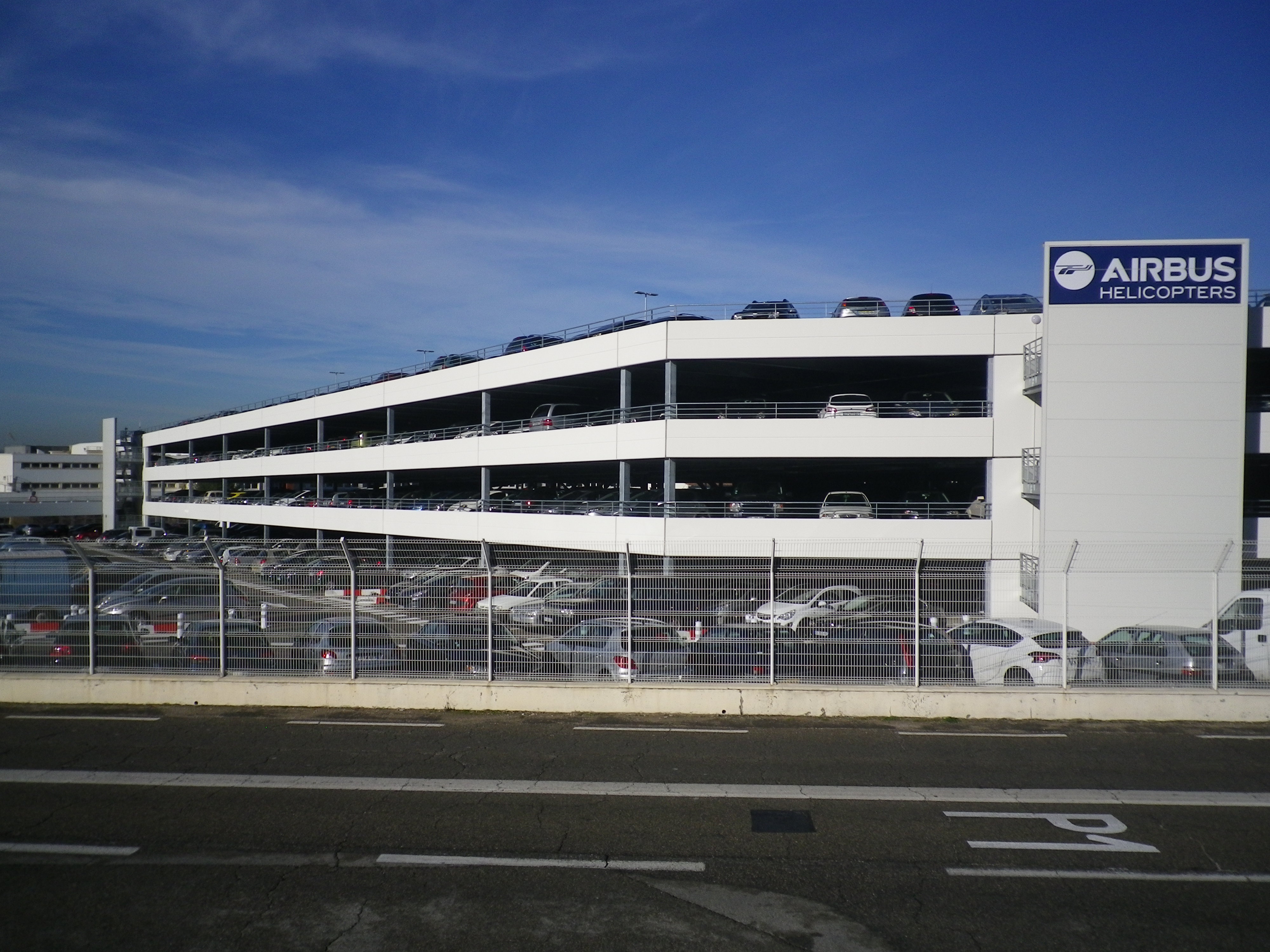 AIRBUS HELICOPTERS parking aérien silo collaborateurs