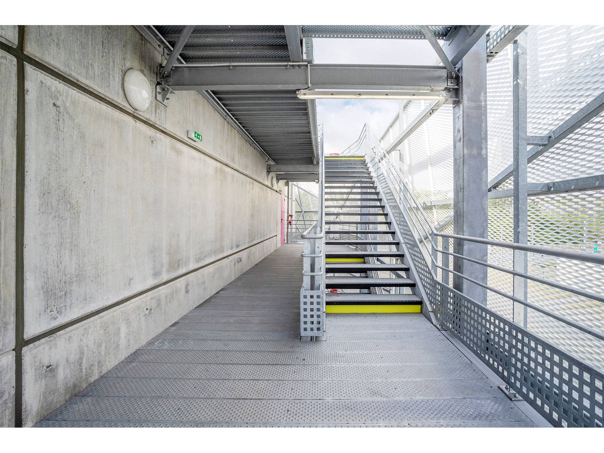 ©ABA-WORKSHOP 11_Parc_PI2_Rungis escaliers métalliques