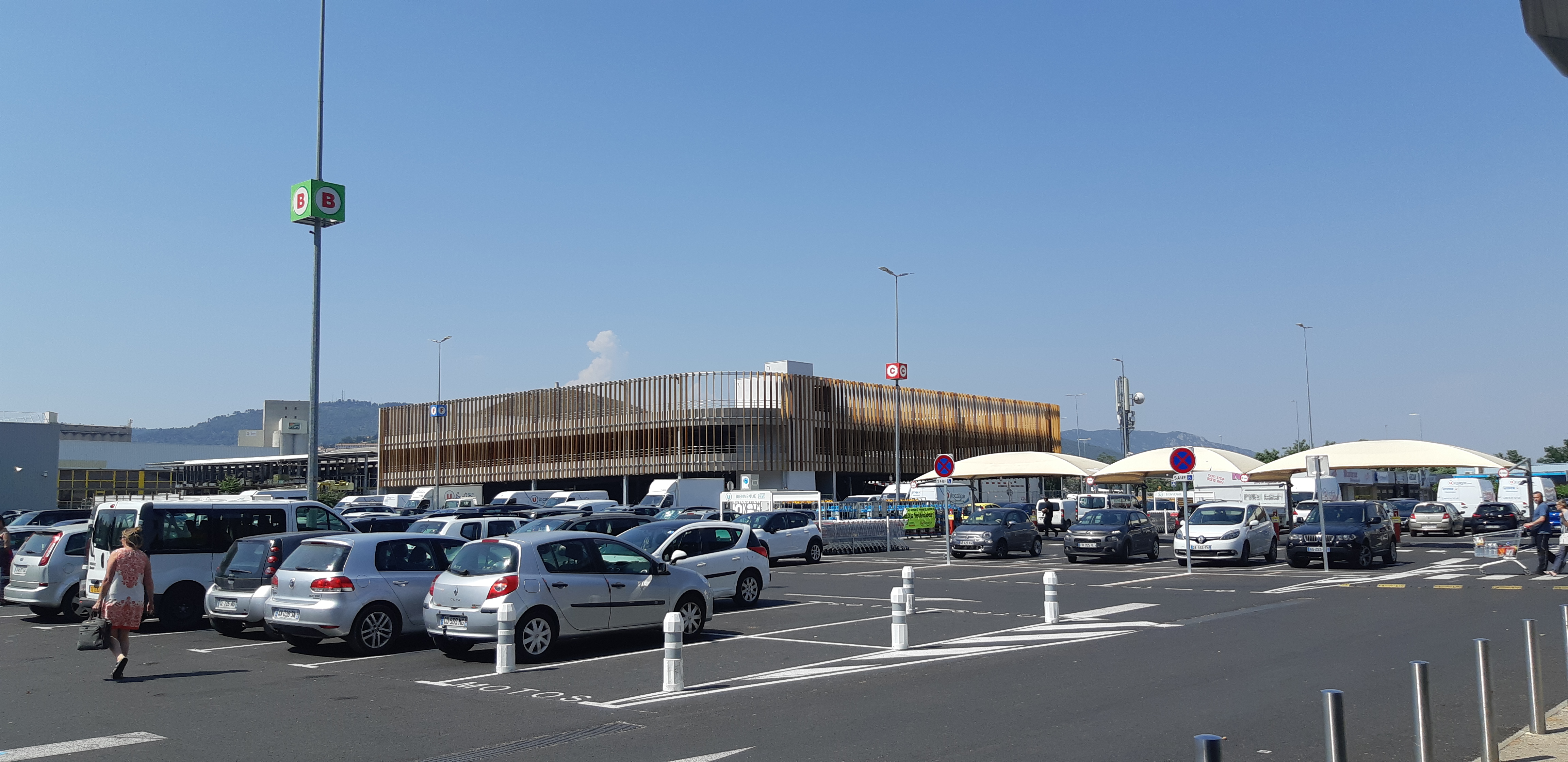 parking silo decathlon manosque