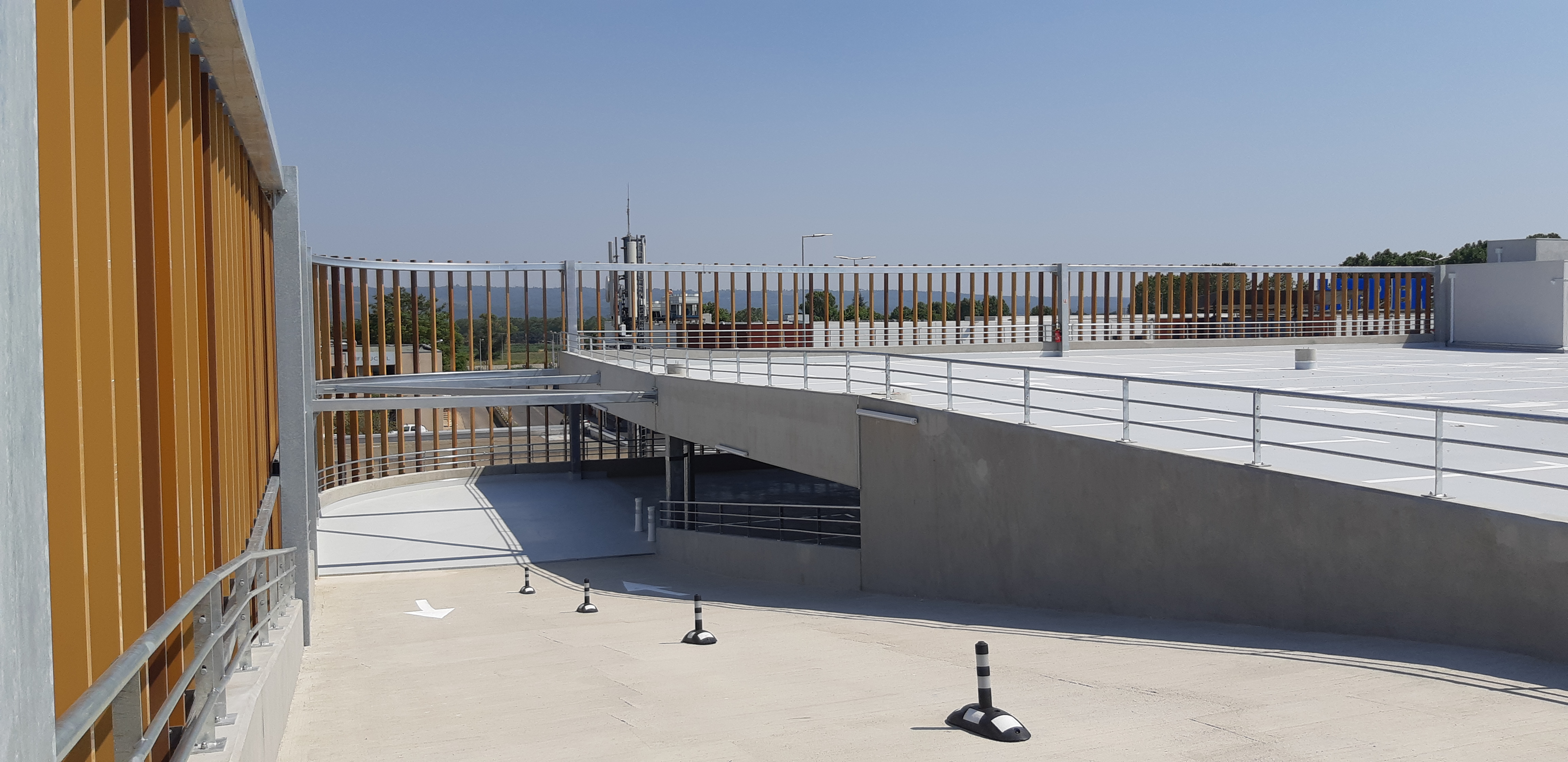 parking silo decathlon manosque