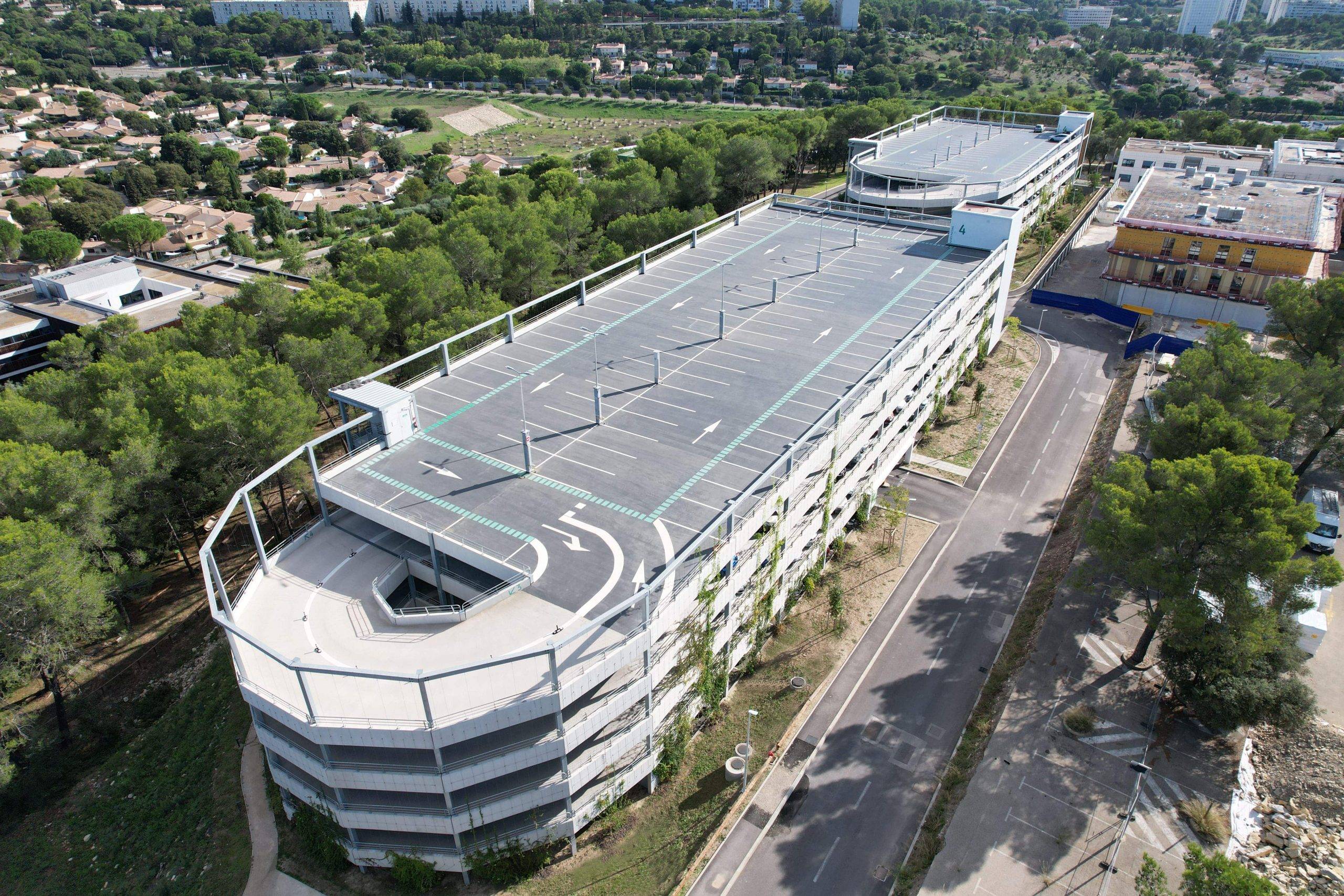 2 parkings CHU Nîmes - vue drone