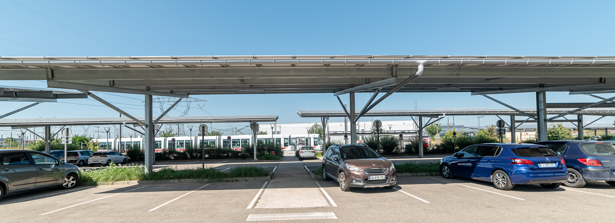 Ombrières photovoltaïques parking relais meyzieu les panettes sytral lyon