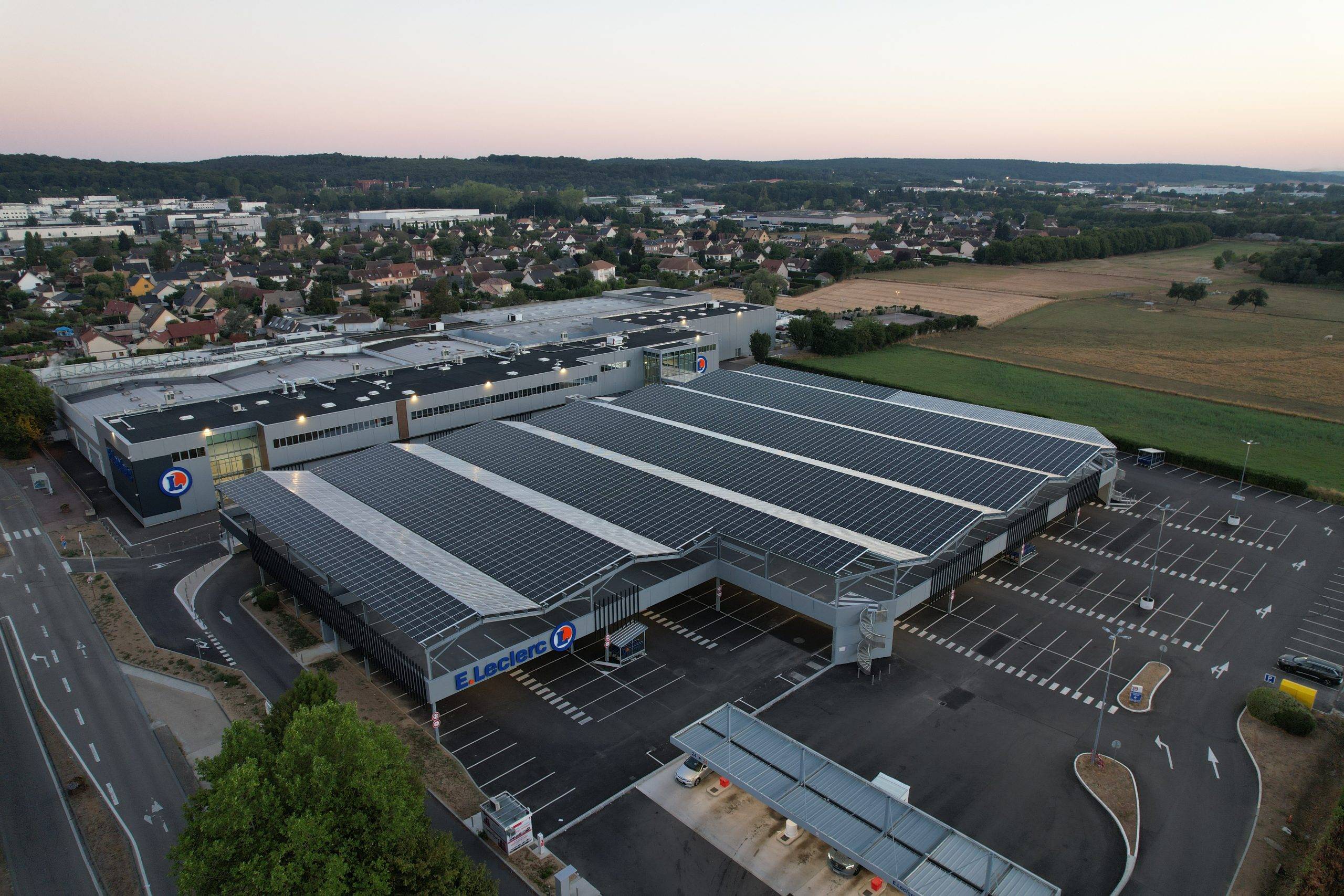 Parking silo E.Leclerc Incarville grande distribution ombrières photovoltaïques