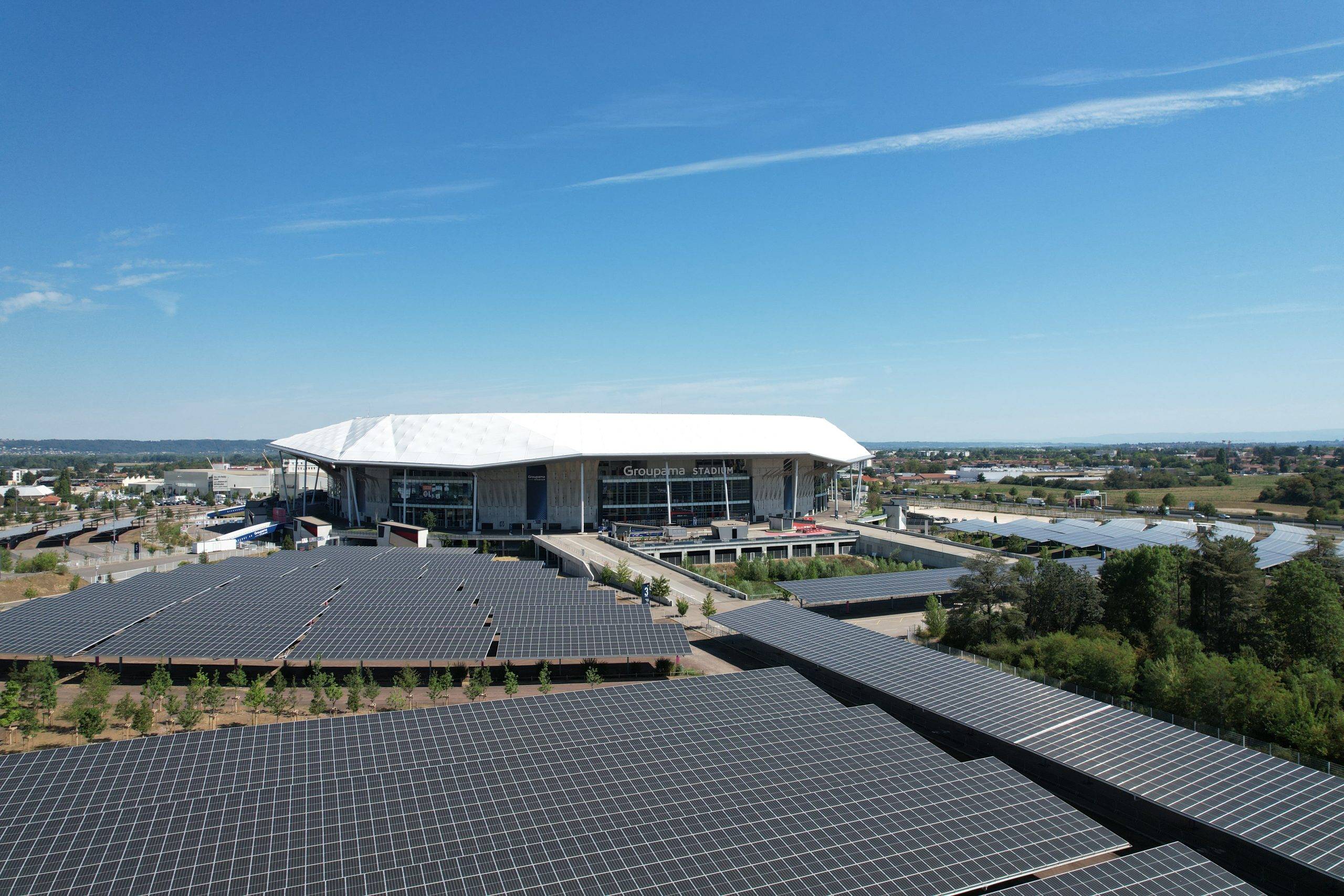 Ombrières photovoltaïques au Groupama stadium stade Olympique lyonnais