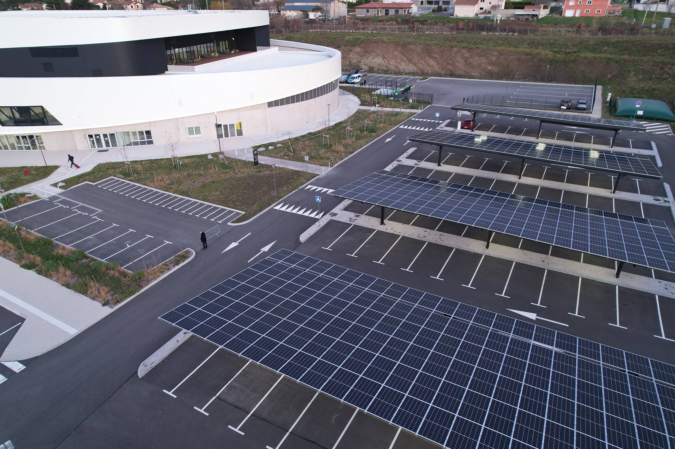 Ombrières photovoltaïques sur parking de l'Arena de St-Chamond