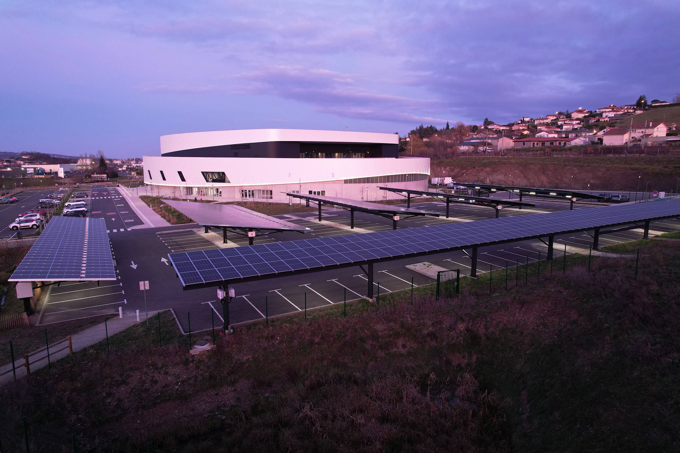 Ombrières photovoltaïques sur parking de l'Arena de St-Chamond