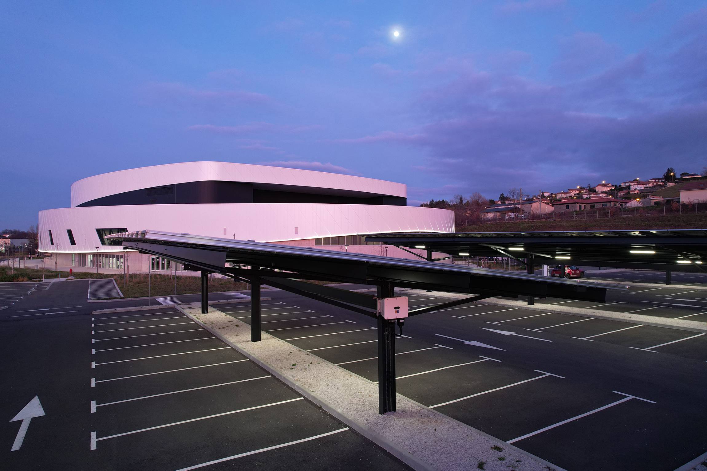 Ombrières photovoltaïques sur parking de l'Arena de St-Chamond