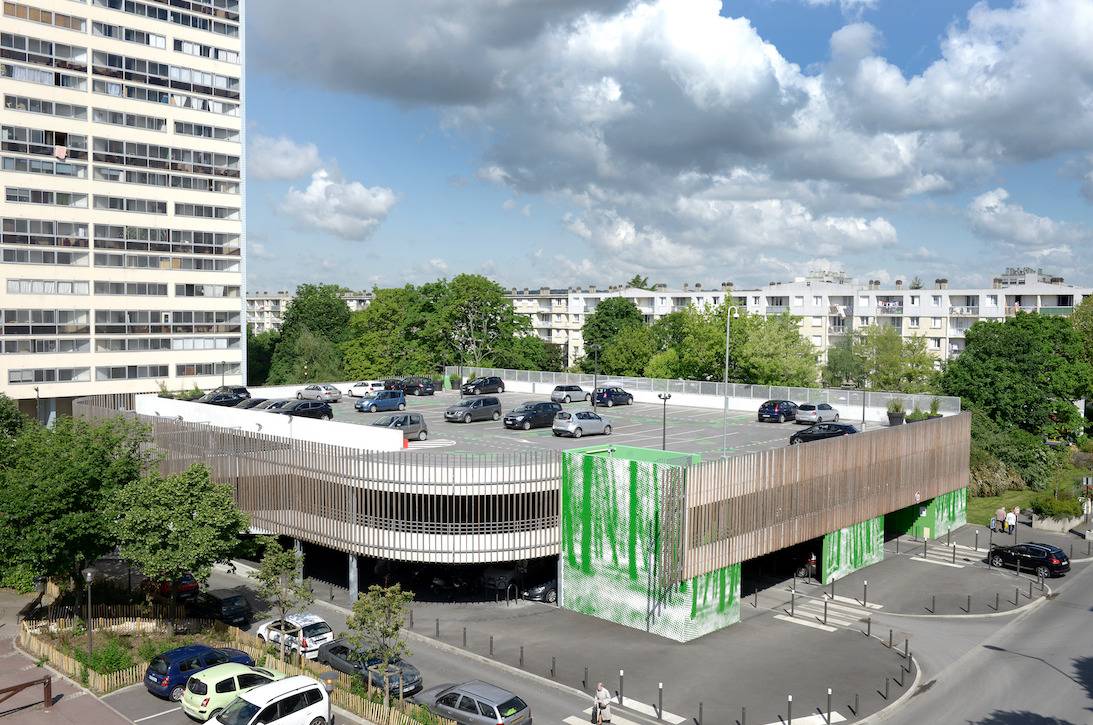 Parking centre ville en façade bois en région parisienne